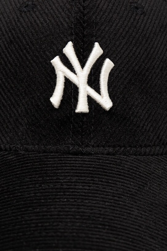 Baseball kapa iz rebrastega žameta New Era 60595254 črna SS25