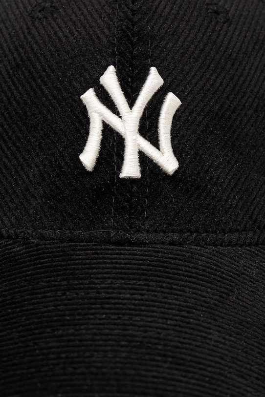 Baseball kapa iz rebrastega žameta New Era 60595254 črna SS25