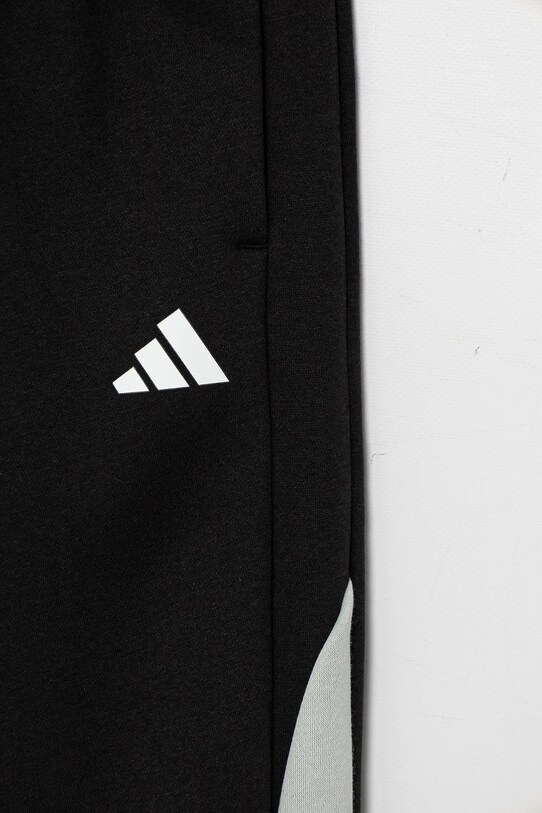 Дитячі спортивні штани adidas чорний JC7531