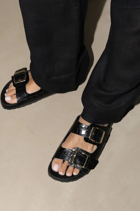 Kožené pantofle Manebi Traveler Nordic Sandals M.2.2.RT černá SS25