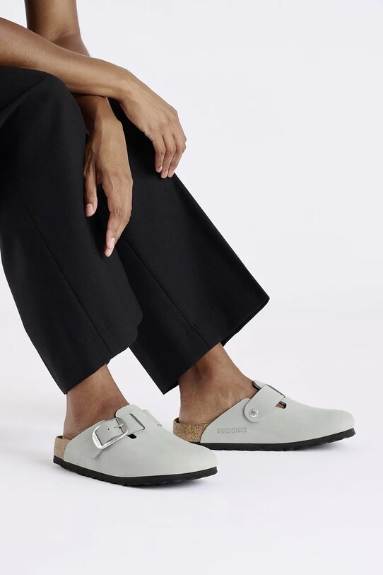 Nubukové pantofle Birkenstock Boston Big Buckle 1029303
