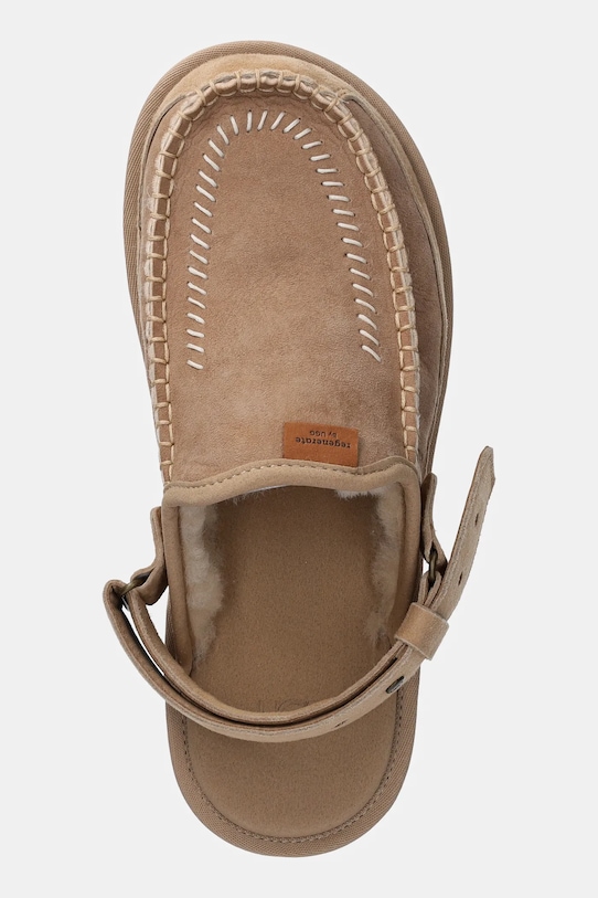 UGG klapki zamszowe Goldencoast Clog Regenerate beżowy 1169491.SAN