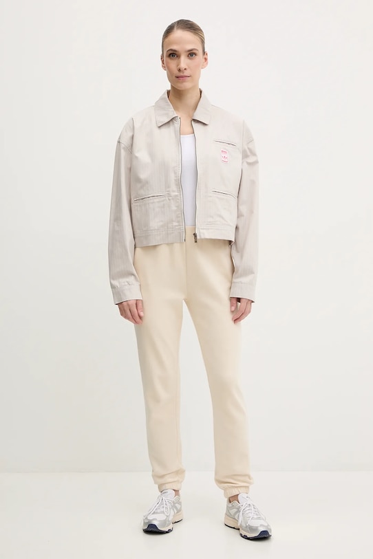 Бавовняна куртка adidas Originals AOP CROP JACKET JC8853 бежевий SS25