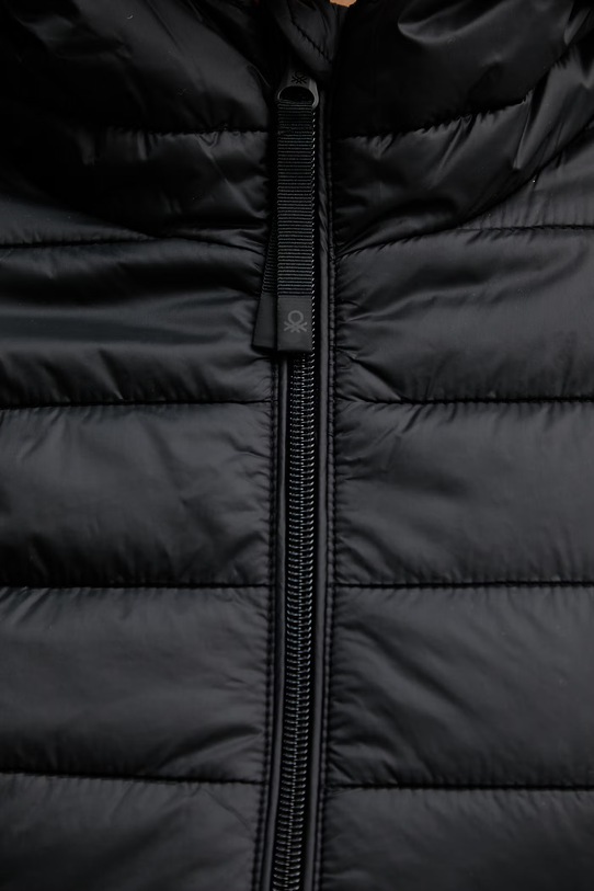 United Colors of Benetton kurtka przejściowa 2TWDDN07O czarny