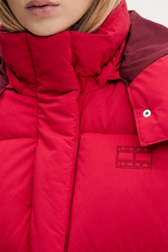 Tommy Jeans geacă de puf DW0DW21623 rosu