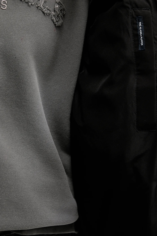 Μπουφάν με επένδυση από πούπουλα Tommy Jeans DW0DW21623