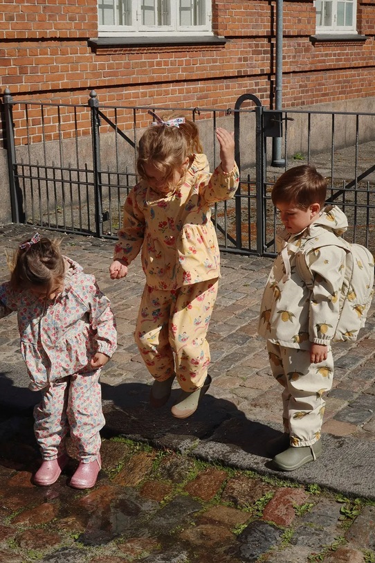 Konges Sløjd salopetă si jachetă pentru copii RAINY PALME SET KS102311