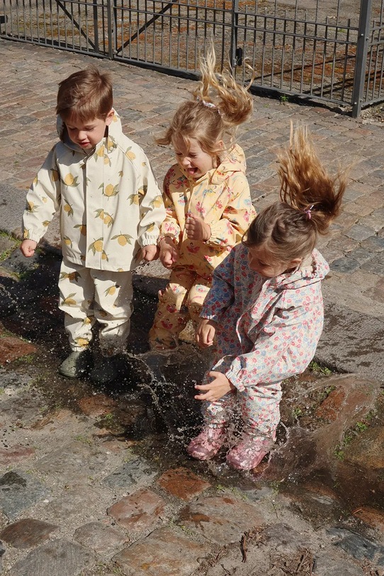 Konges Sløjd salopetă si jachetă pentru copii RAINY PALME SET KS102311