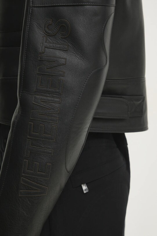 Кожаная куртка VETEMENTS Racing Logo UA66JA210B чёрный