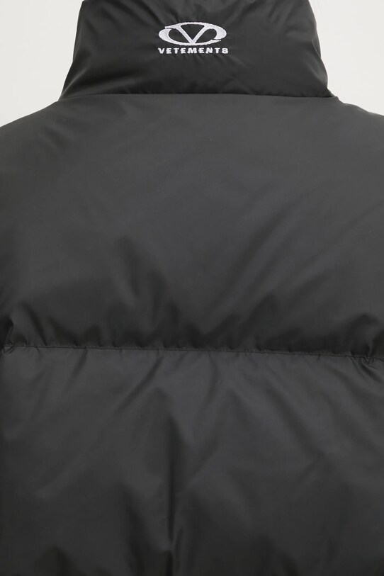 Пуховая куртка VETEMENTS Logo Puffer UA66JA350B чёрный