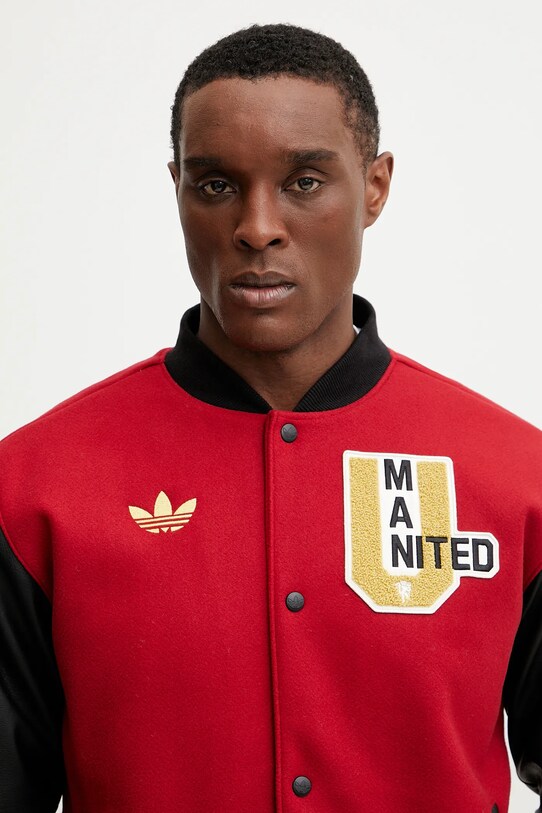 adidas Originals kurtka bomber z domieszką wełny Manchester United VRCT czerwony JF0366