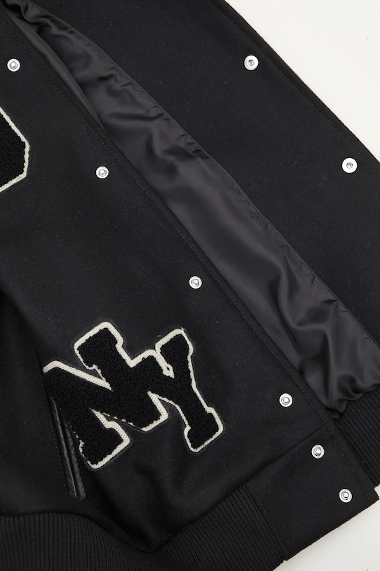 Шерстяная куртка-бомбер MKI MIYUKI ZOKU Patch Varsity PATCH.VARSITY.BLACK чёрный