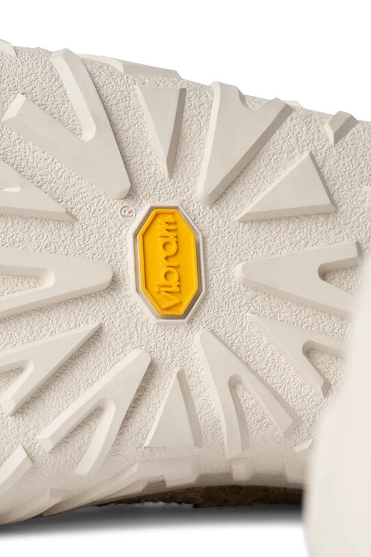 UGG mocasini din piele intoarsa Ascot Wrap Tech 1167670.MDSD bej
