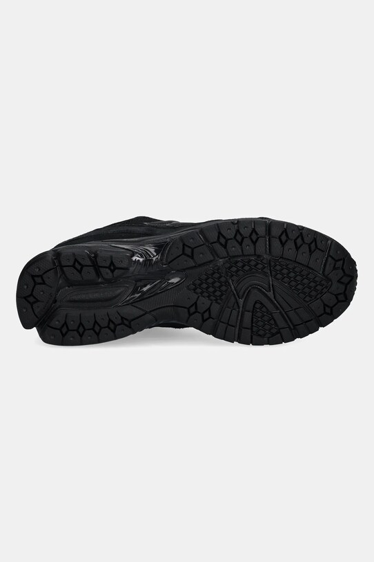New Balance 2002R Triple Black Suede U2002RBL black