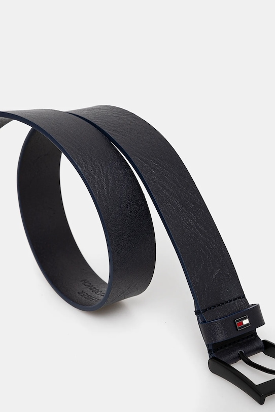 Kožený pásek Tommy Hilfiger AM0AM13014 námořnická modř AW25