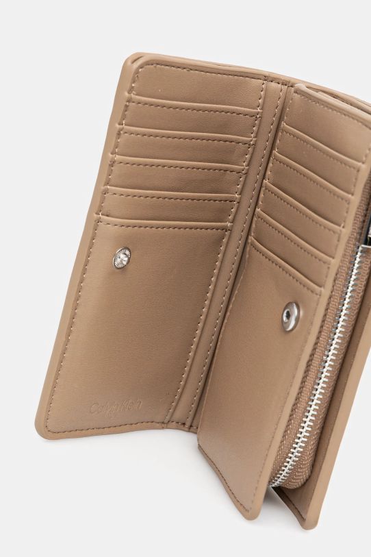 Calvin Klein portfel beżowy K60K613075
