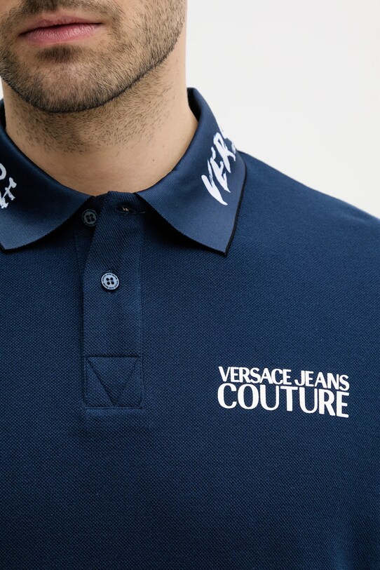 Βαμβακερό μπλουζάκι πόλο Versace Jeans Couture 78GAGT05.CJ01T σκούρο μπλε