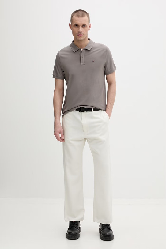 Tommy Jeans polo męskie bawełniane DM0DM20676 brązowy SS26