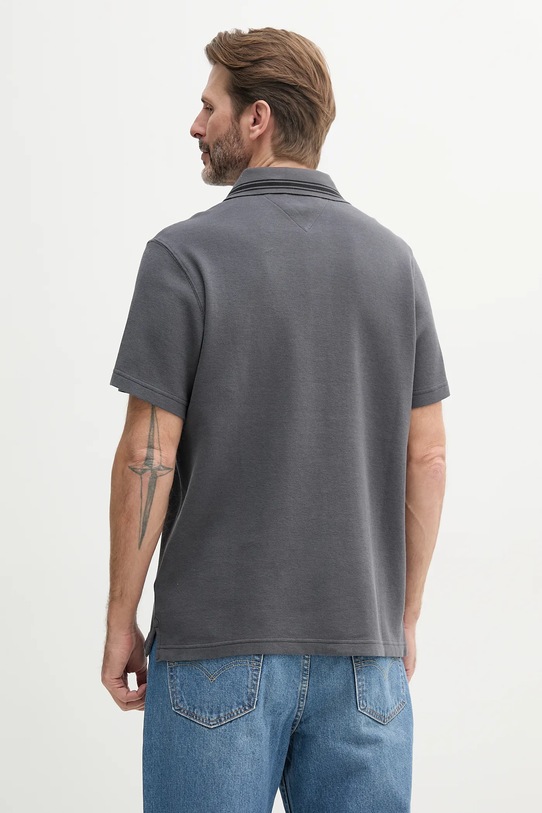 Дрехи Памучна тениска с яка Tommy Jeans DM0DM20917 сив