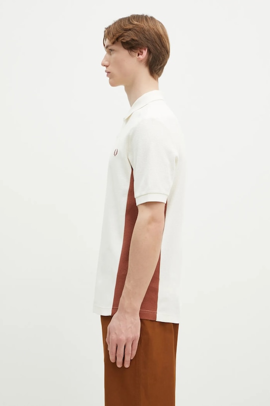 Fred Perry polo bawełniane M9875.760 beżowy SS25