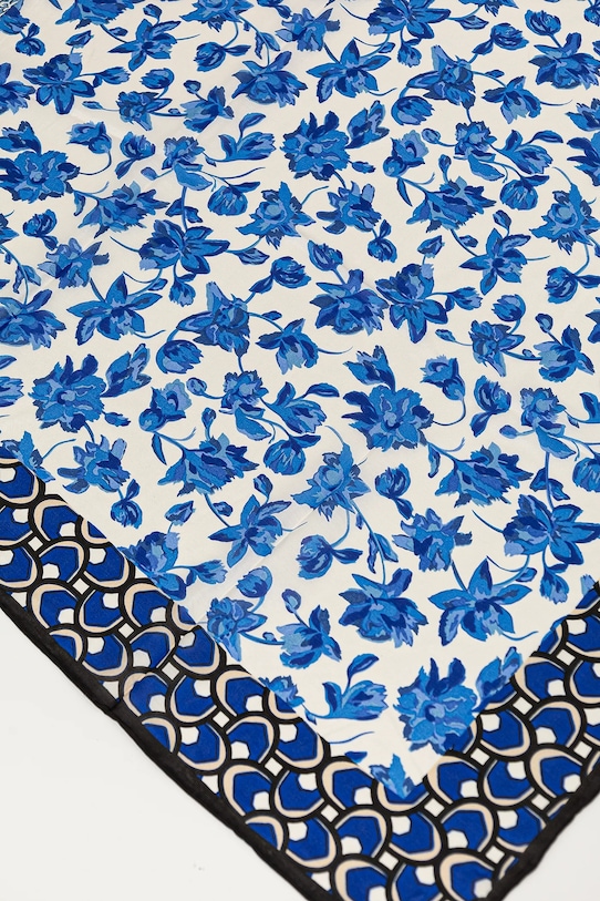 Weekend Max Mara o esarfa de matase 2515541065600 albastru SS25