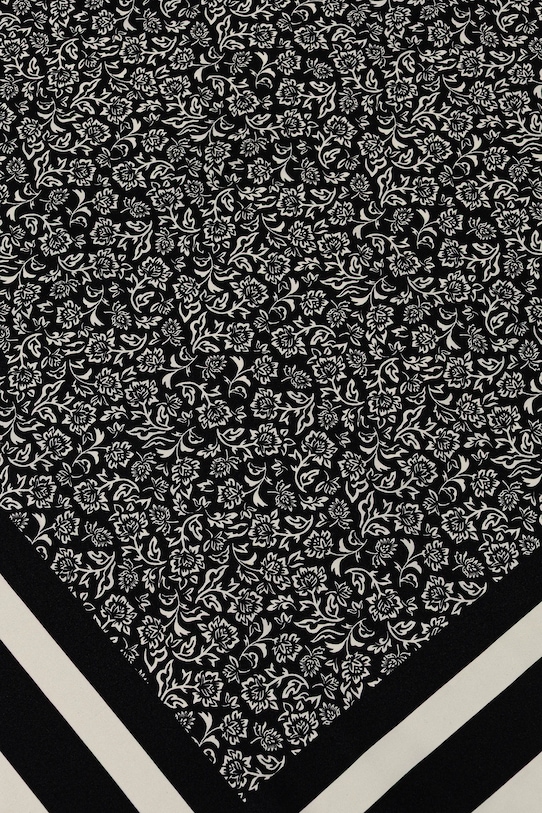 Хустка United Colors of Benetton 6SJ9DU013 чорний AW25