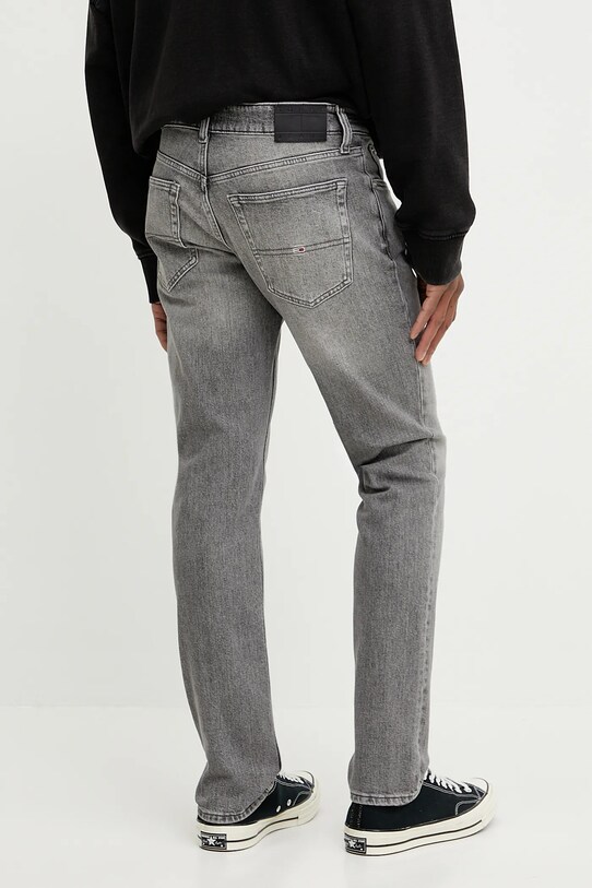 Odzież Tommy Jeans jeansy DM0DM21379 szary