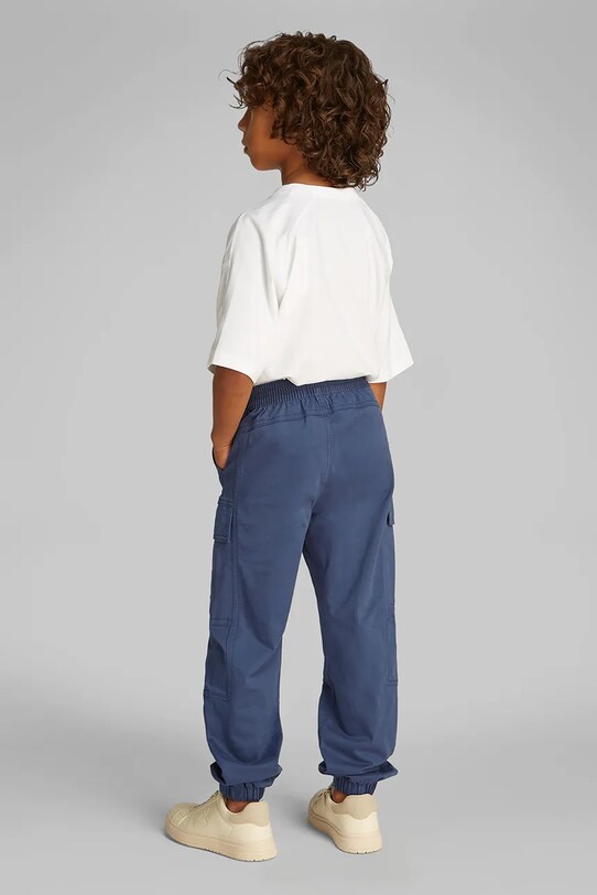 Детские брюки Calvin Klein Jeans ESSENTIAL WOVEN CARGO тёмно-синий IB0IB02270.PPYA