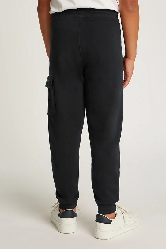 Дитячі бавовняні штани Calvin Klein Jeans RELAXED TAPERED LEG CARGO чорний IB0IB02409.PPYA