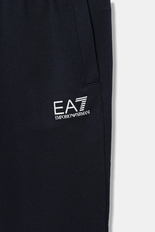 Chlapec Detské bavlnené tepláky EA7 Emporio Armani 7B000027.AF10380 tmavomodrá
