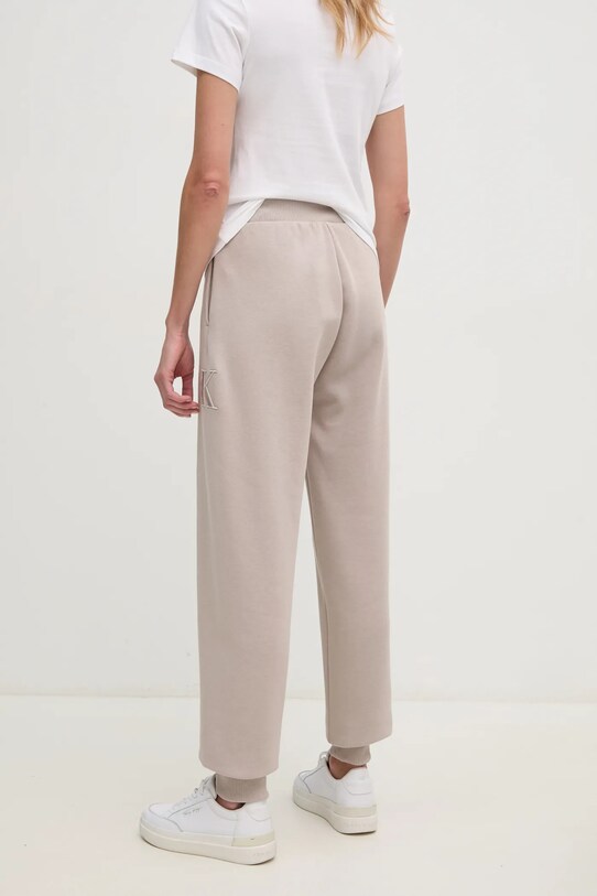 Îmbrăcăminte Calvin Klein Jeans pantaloni de trening J20J224841 bej