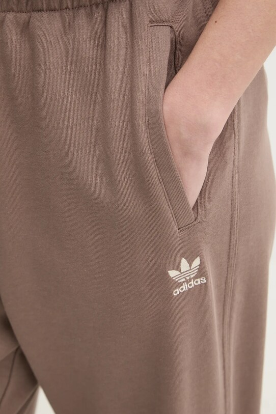 Pamučni donji dio trenirke adidas Originals Essential JD1523 smeđa