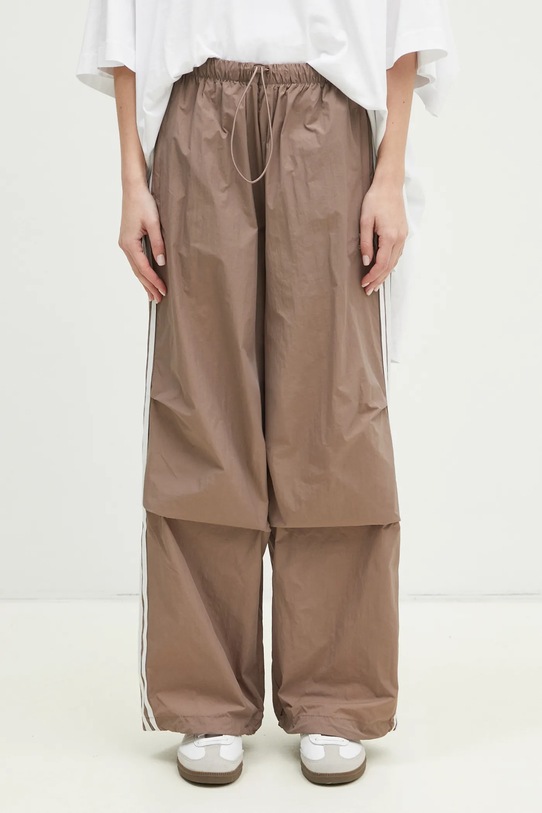 adidas Originals pantaloni Adicolor panza maro JD3126