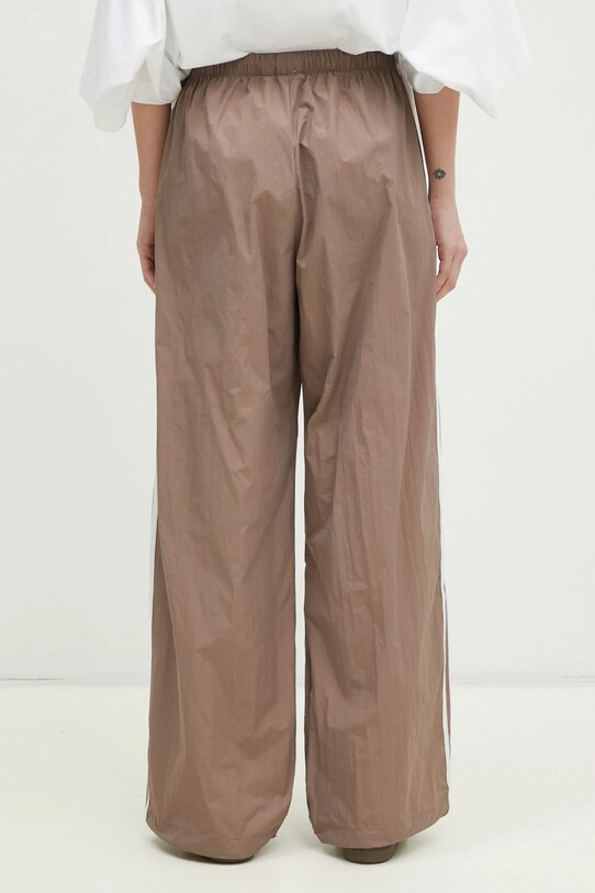 Îmbrăcăminte adidas Originals pantaloni Adicolor JD3126 maro