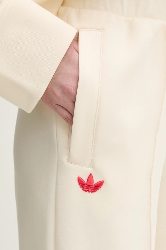 Спортен панталон adidas Originals Neuclassics бежов JI8517