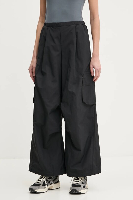 adidas melegítőnadrág City Escape sima fekete JY0514