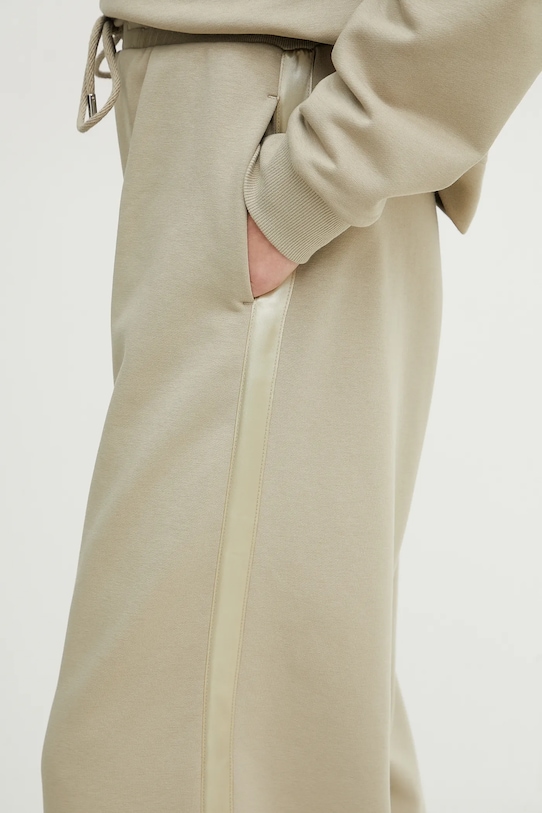 MM spodnie dresowe beżowy 2516781097600