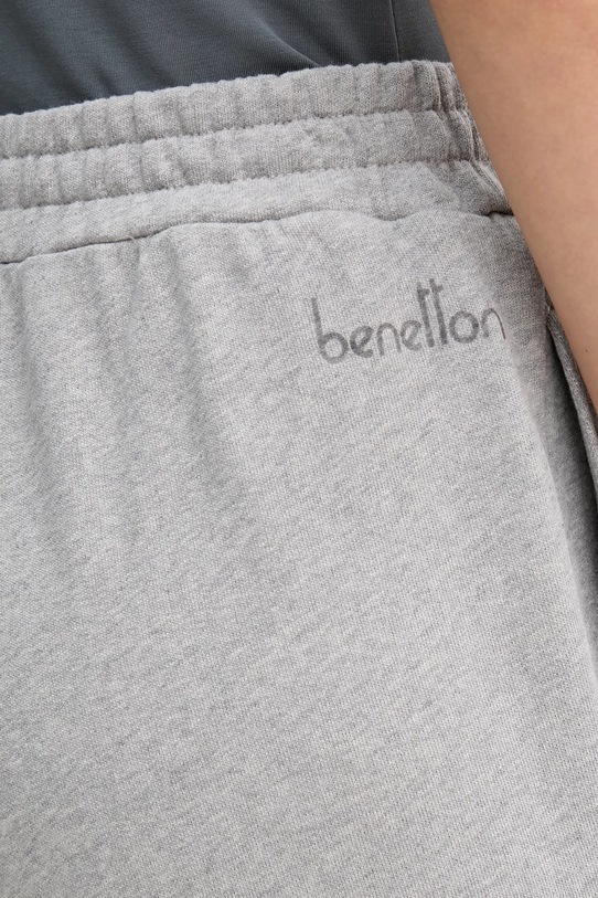 Bombažen spodnji del trenirke United Colors of Benetton siva 3UNIDF01A