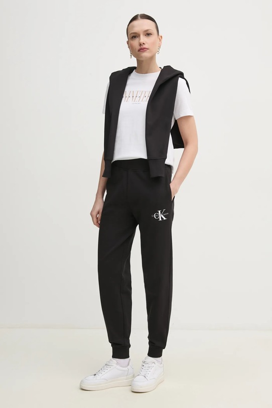 Bavlněné tepláky Calvin Klein Jeans J20J225354 černá SS25