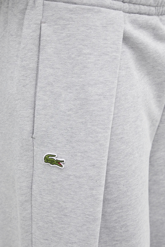 Βαμβακερό παντελόνι Lacoste γκρί XF0114