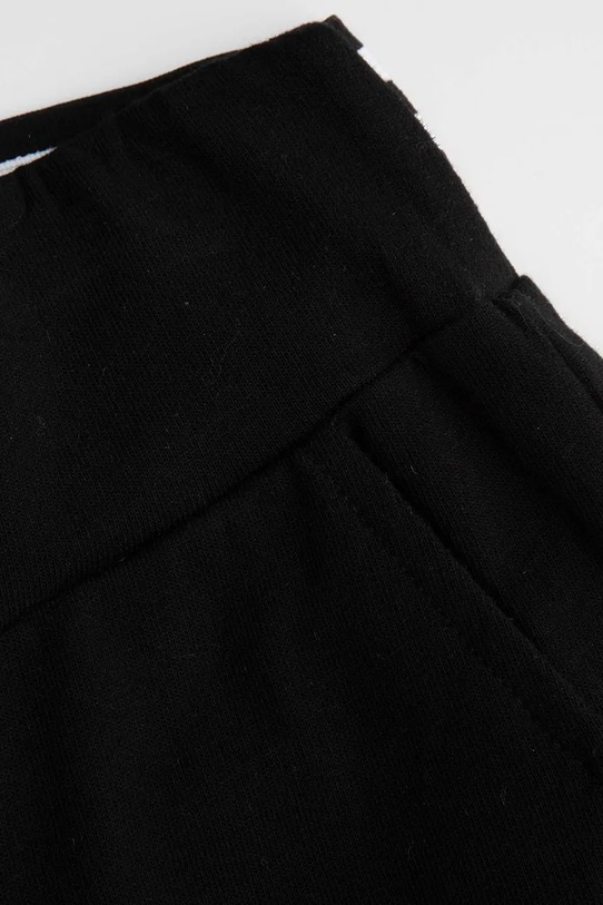 Dziewczynka Coccodrillo spodnie dresowe bawełniane dziecięce WC5120102CGJ czarny