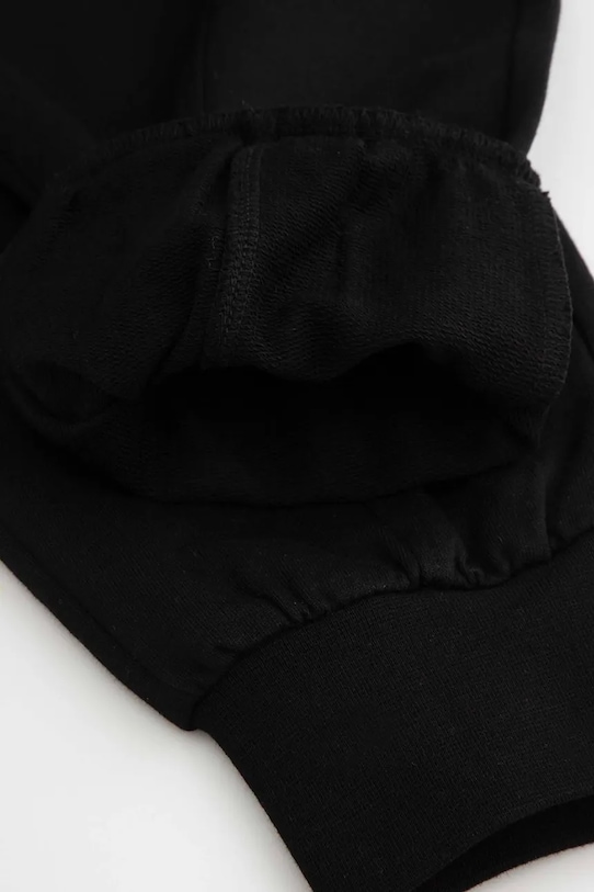 Coccodrillo spodnie dresowe bawełniane dziecięce czarny WC5120102CGJ
