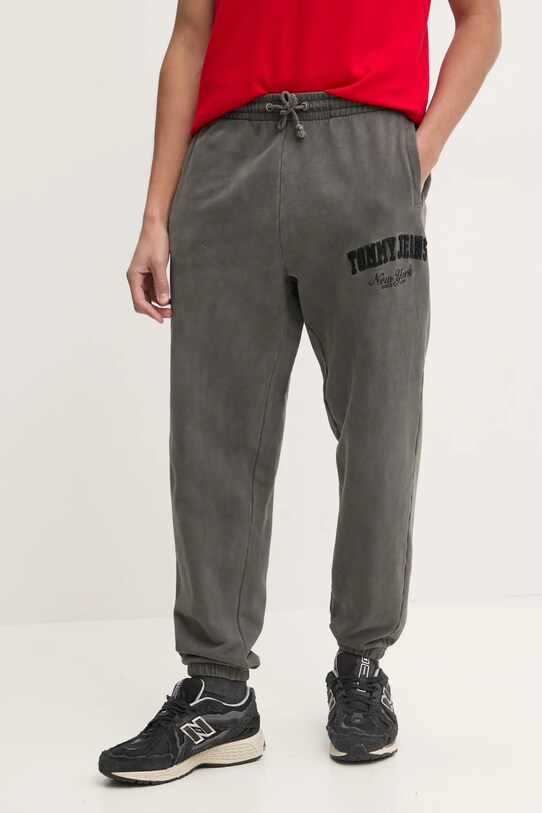 Бавовняні спортивні штани Tommy Jeans аплікація сірий DM0DM20279