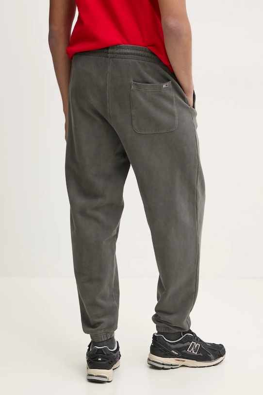 Odzież Tommy Jeans spodnie dresowe bawełniane DM0DM20279 szary