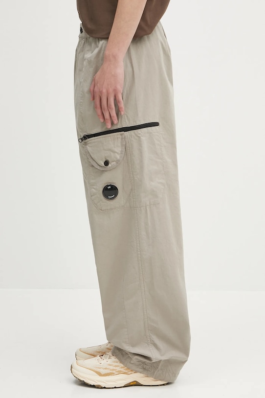 C.P. Company spodnie bawełniane 18CMPA094A006475G beżowy SS25