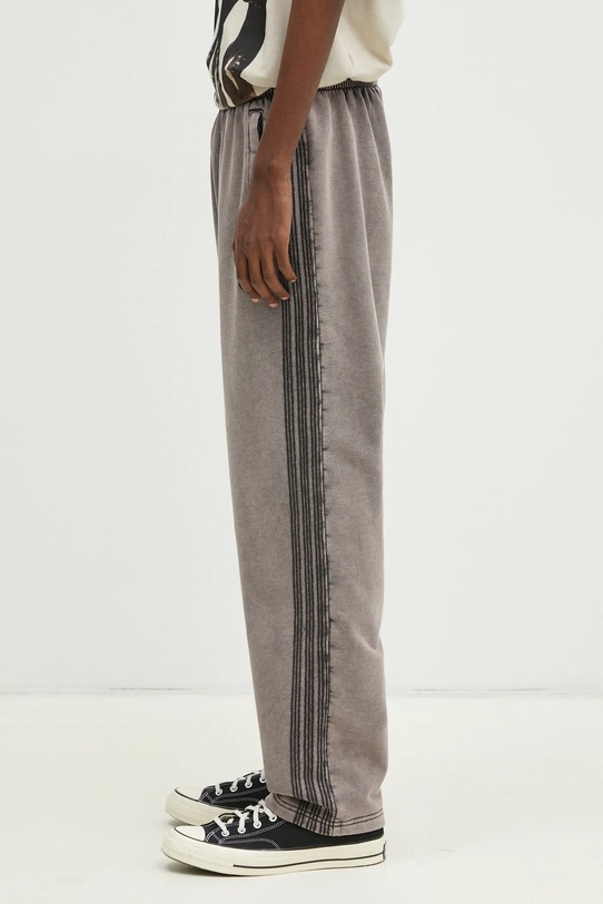 Bavlněné tepláky adidas Originals Premium Essentials Retro Washed Open Hem JD0217 šedá SS25