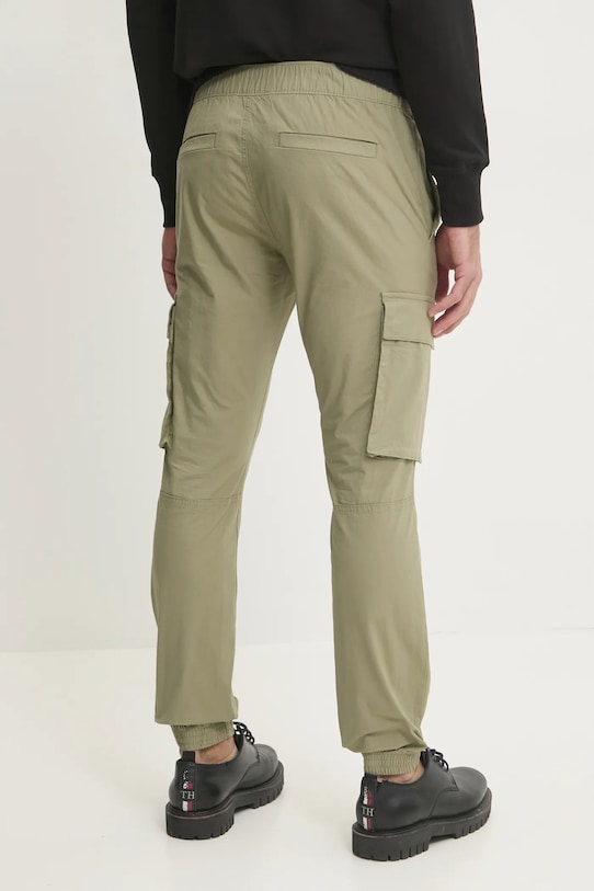 Одяг Штани Calvin Klein Jeans J30J327614 зелений