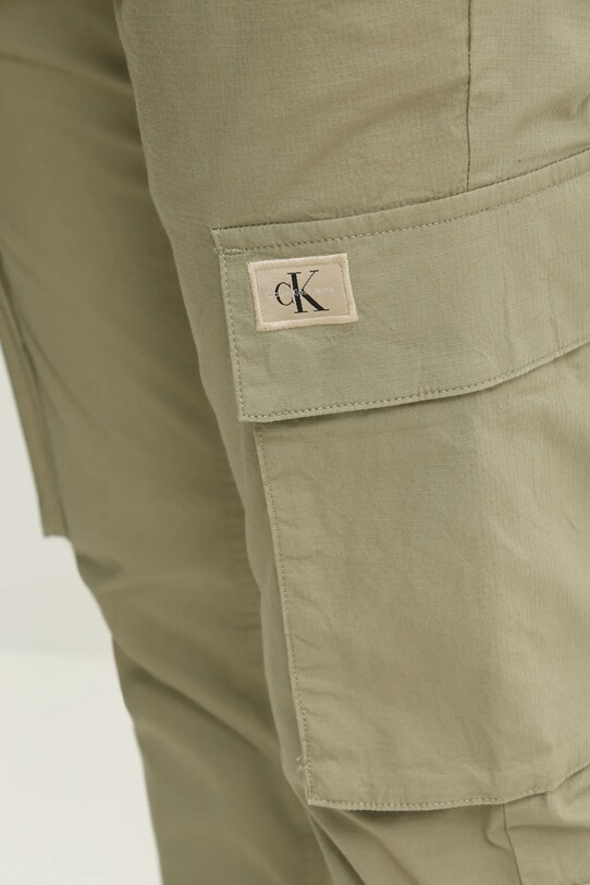 Штани Calvin Klein Jeans зелений J30J327614