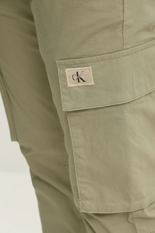 Штани Calvin Klein Jeans зелений J30J327614