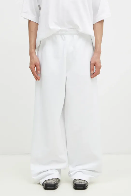 Tepláky VETEMENTS Embroidered Logo jednofarebný biela UA66SP630W